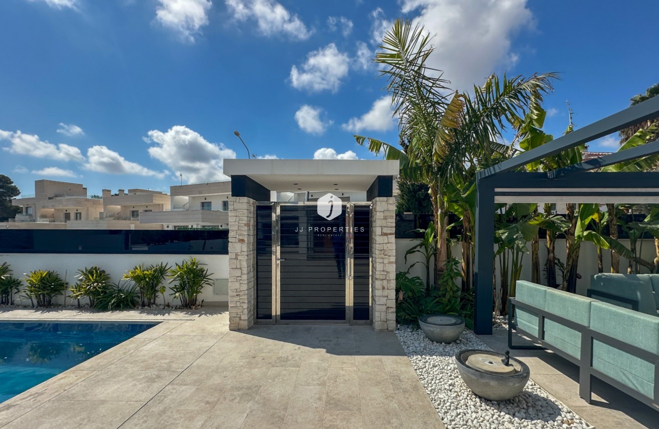 Resale - Villa -
Orihuela Costa - Costa Blanca