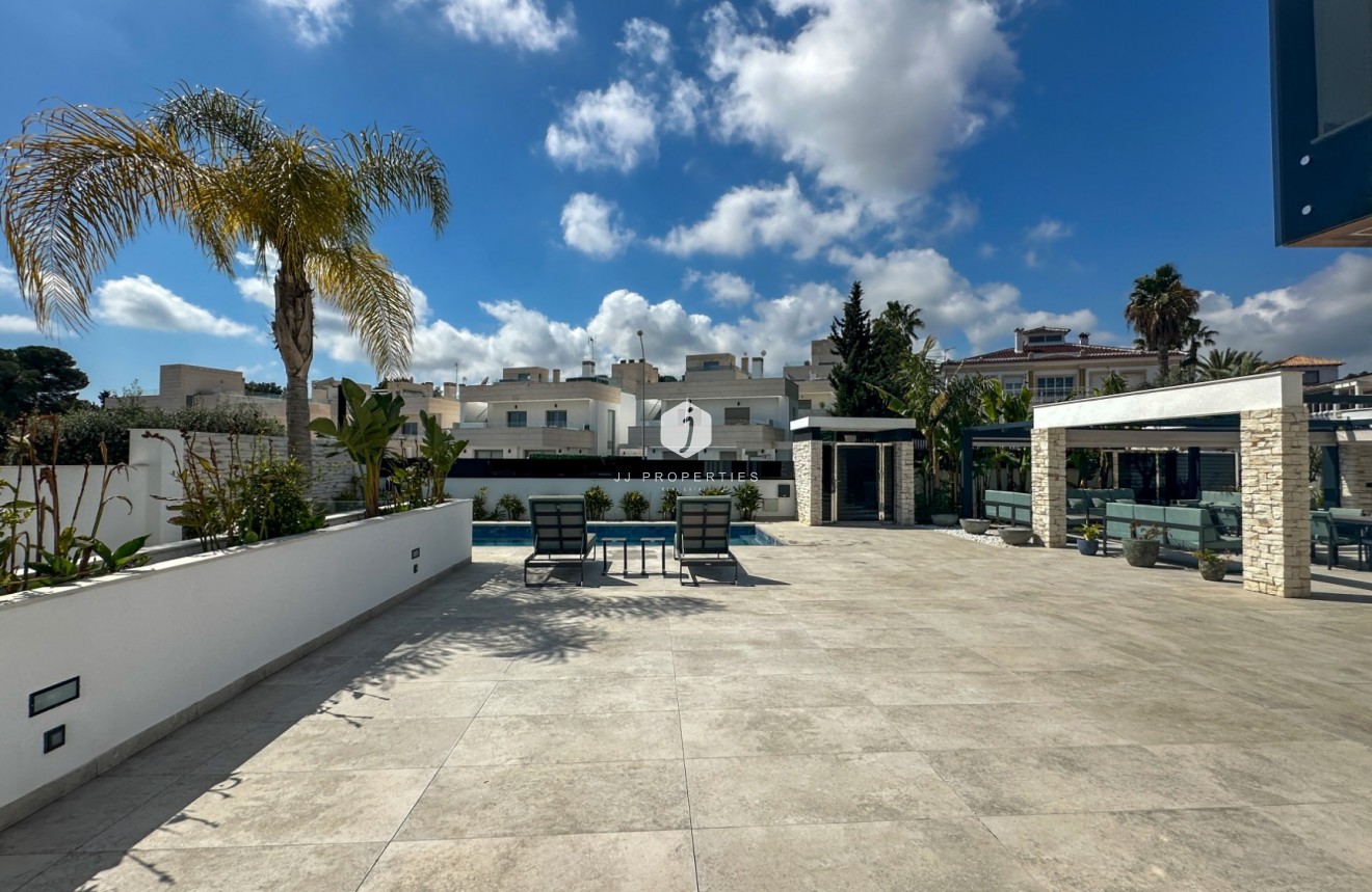 Resale - Villa -
Orihuela Costa - Costa Blanca