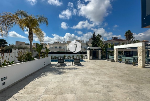 Resale - Villa -
Orihuela Costa - Costa Blanca