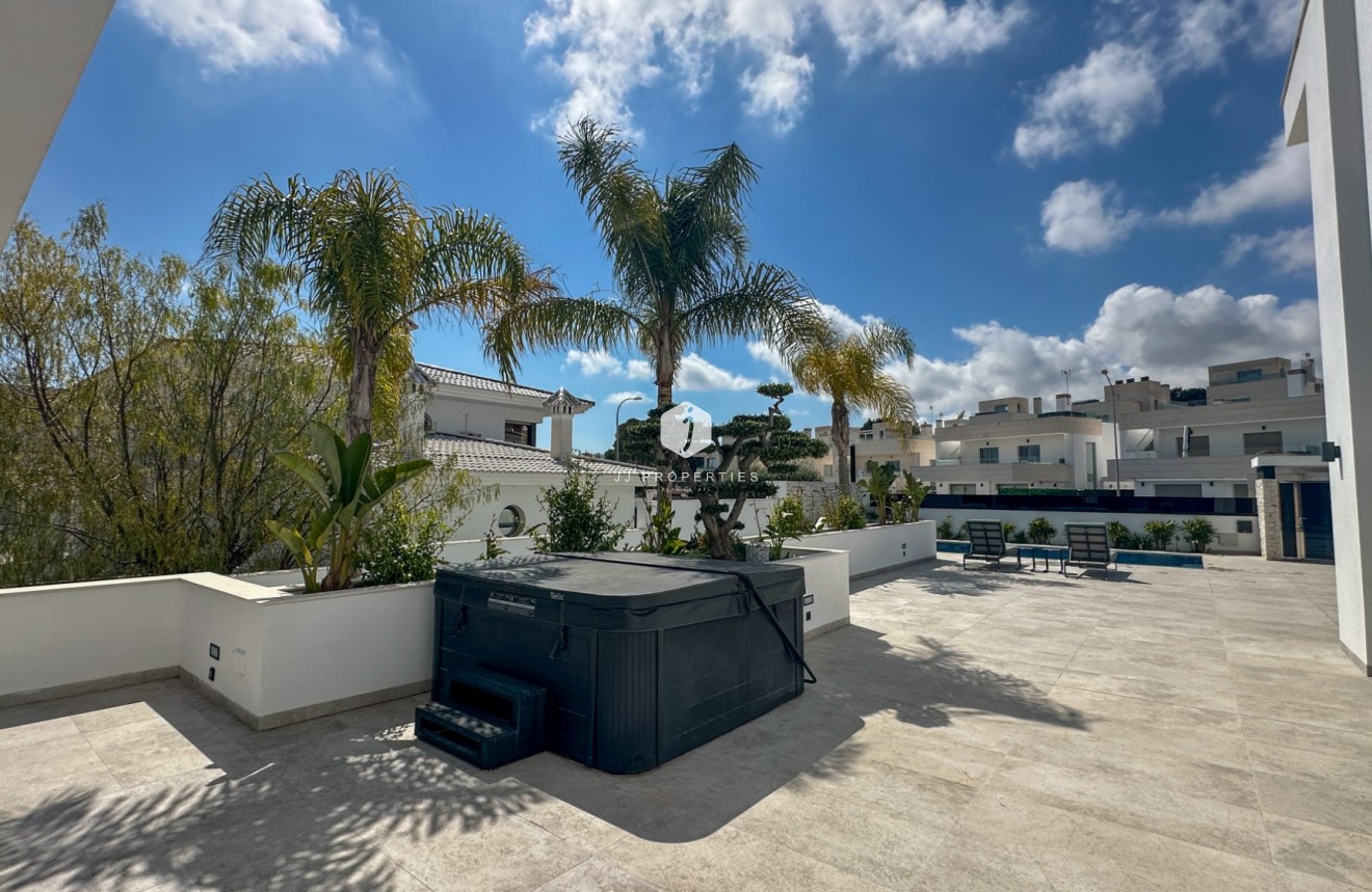 Resale - Villa -
Orihuela Costa - Costa Blanca