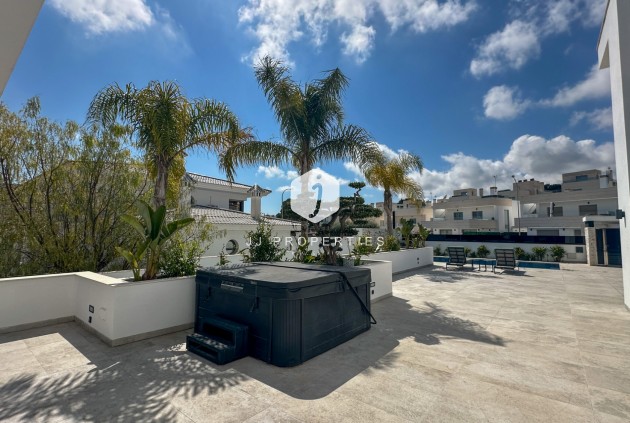 Resale - Villa -
Orihuela Costa - Costa Blanca