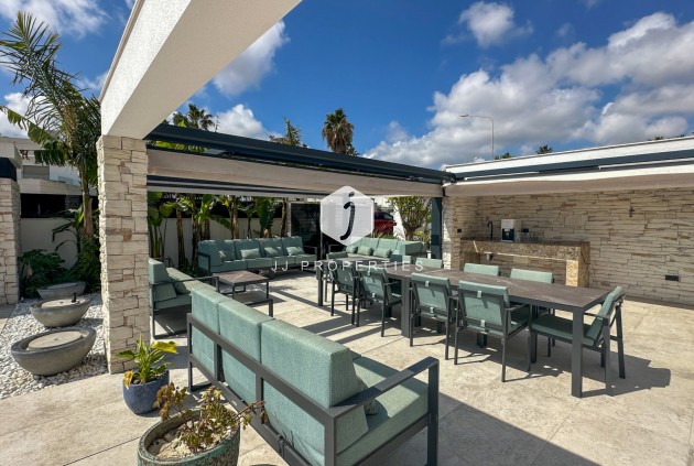 Resale - Villa -
Orihuela Costa - Costa Blanca