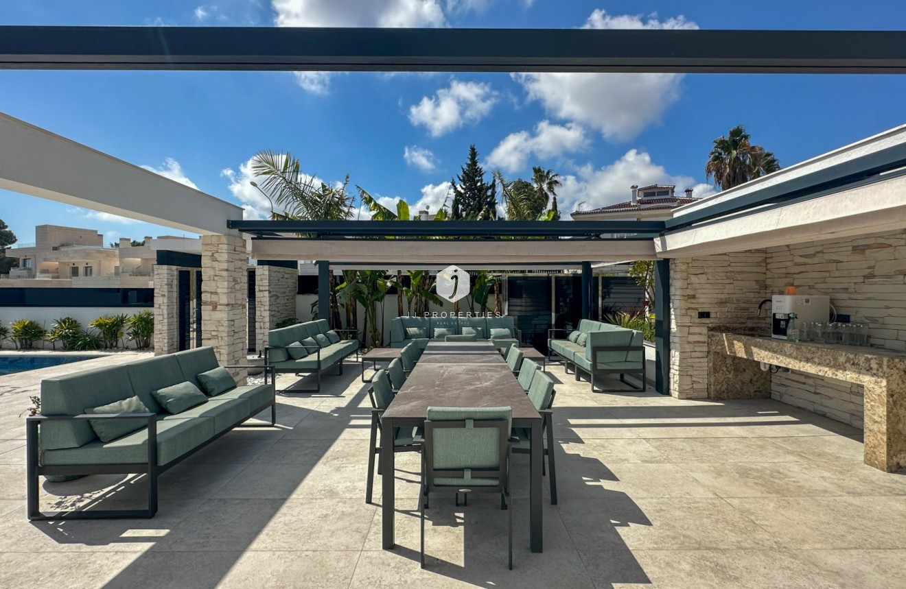 Resale - Villa -
Orihuela Costa - Costa Blanca