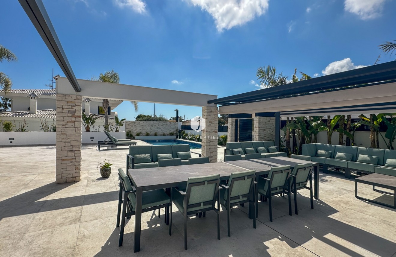 Resale - Villa -
Orihuela Costa - Costa Blanca