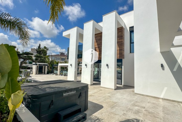 Resale - Villa -
Orihuela Costa - Costa Blanca