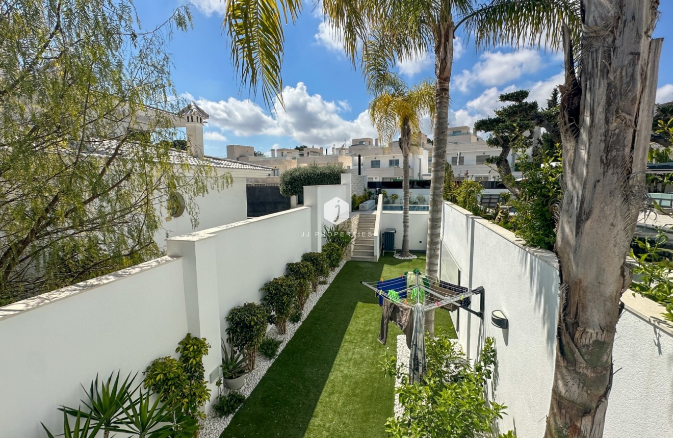 Resale - Villa -
Orihuela Costa - Costa Blanca