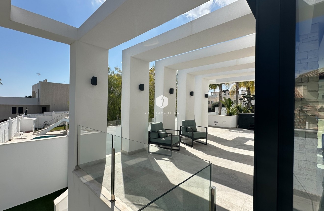 Resale - Villa -
Orihuela Costa - Costa Blanca