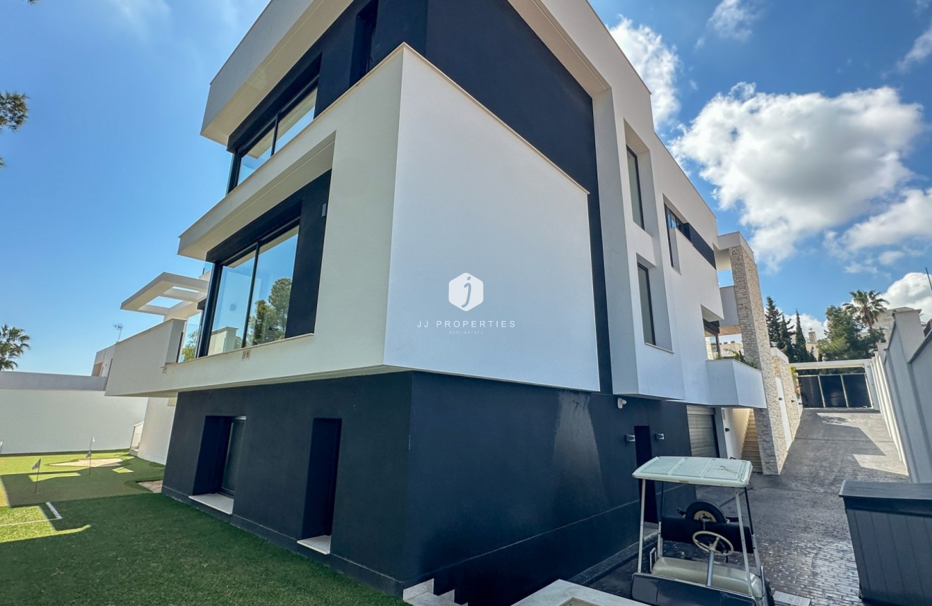 Resale - Villa -
Orihuela Costa - Costa Blanca