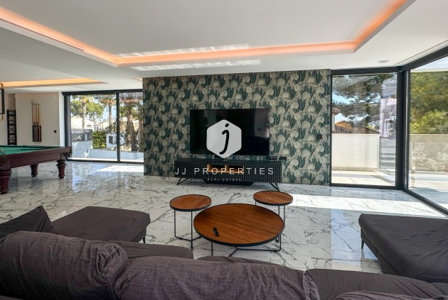 Resale - Villa -
Orihuela Costa - Costa Blanca