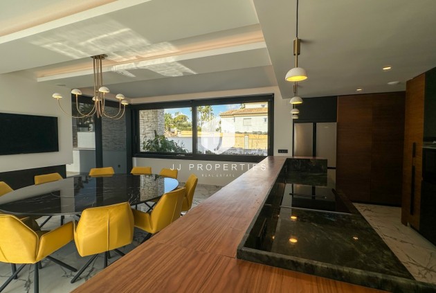 Resale - Villa -
Orihuela Costa - Costa Blanca