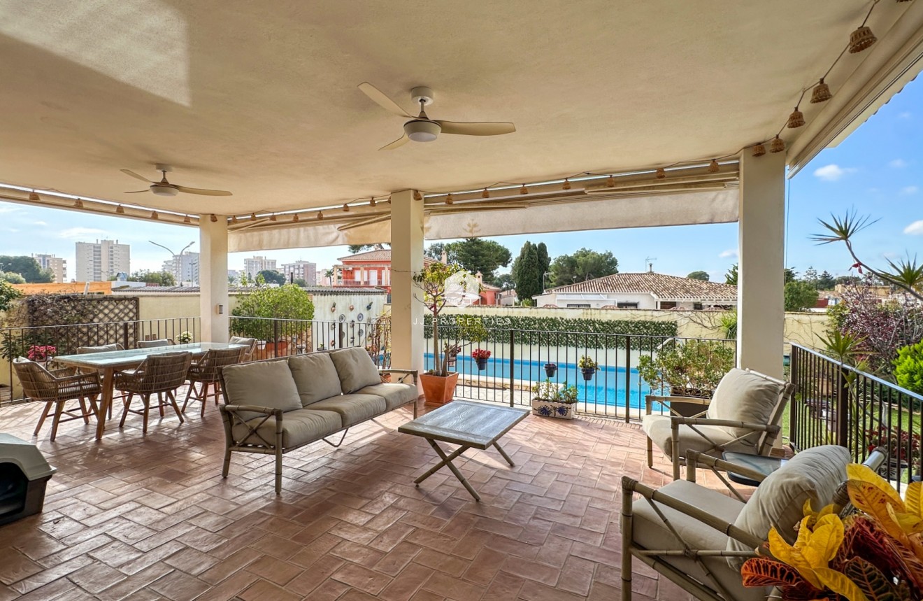 Aus zweiter Hand - Villa -
Dehesa de Campoamor - Costa Blanca