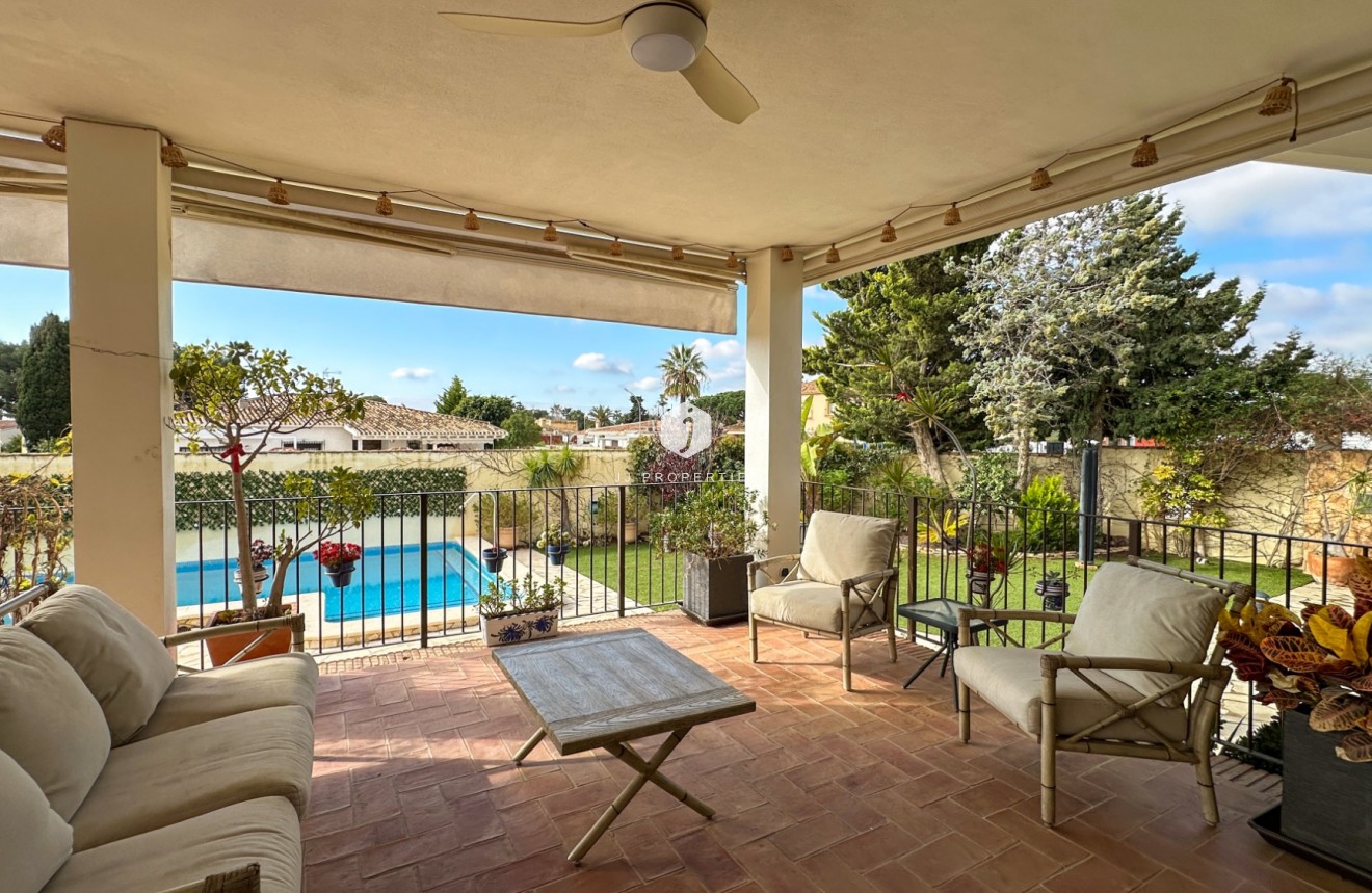 Aus zweiter Hand - Villa -
Dehesa de Campoamor - Costa Blanca