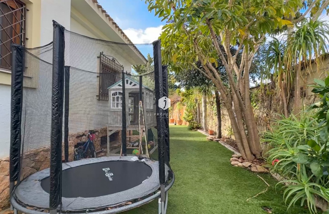 Aus zweiter Hand - Villa -
Dehesa de Campoamor - Costa Blanca