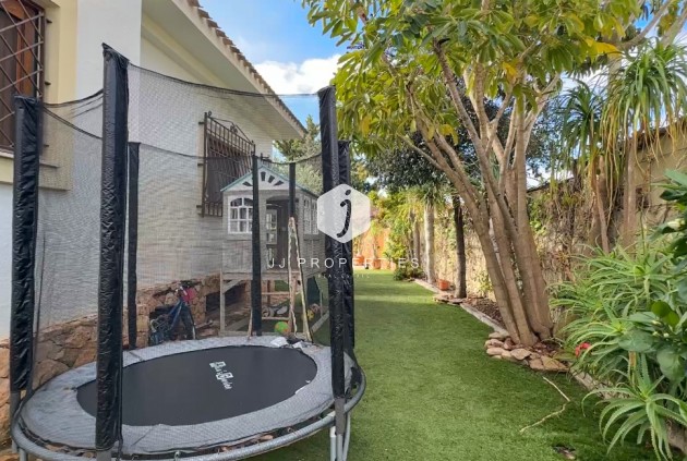 Aus zweiter Hand - Villa -
Dehesa de Campoamor - Costa Blanca