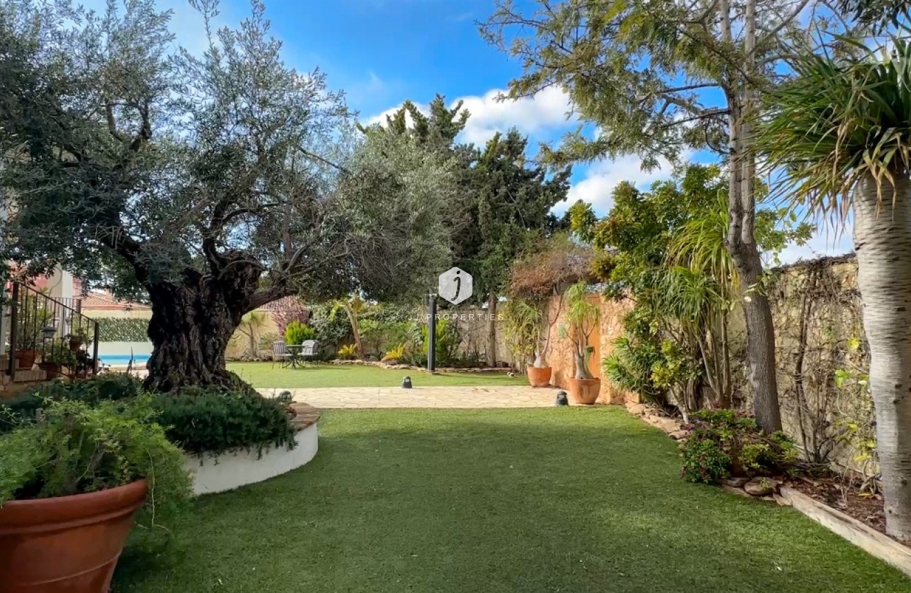 Aus zweiter Hand - Villa -
Dehesa de Campoamor - Costa Blanca