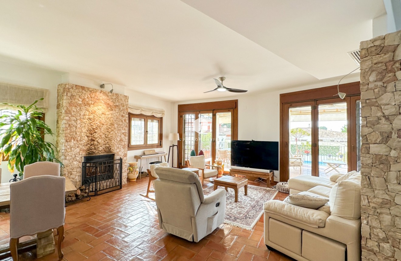 Aus zweiter Hand - Villa -
Dehesa de Campoamor - Costa Blanca