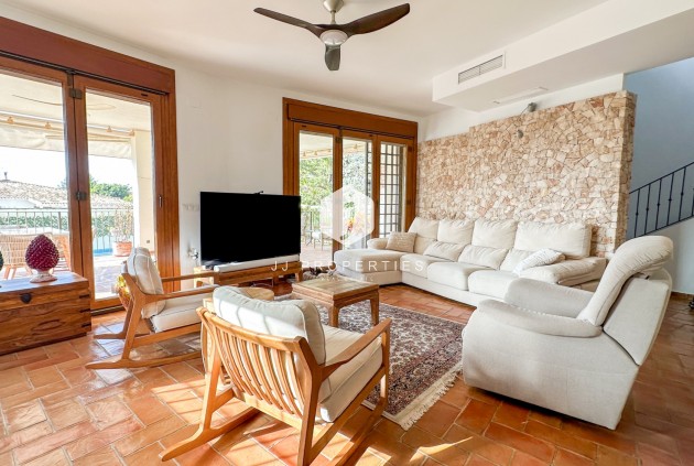 Aus zweiter Hand - Villa -
Dehesa de Campoamor - Costa Blanca