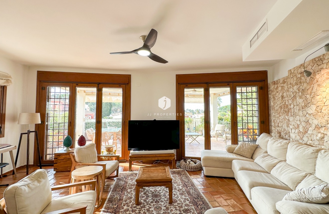 Aus zweiter Hand - Villa -
Dehesa de Campoamor - Costa Blanca