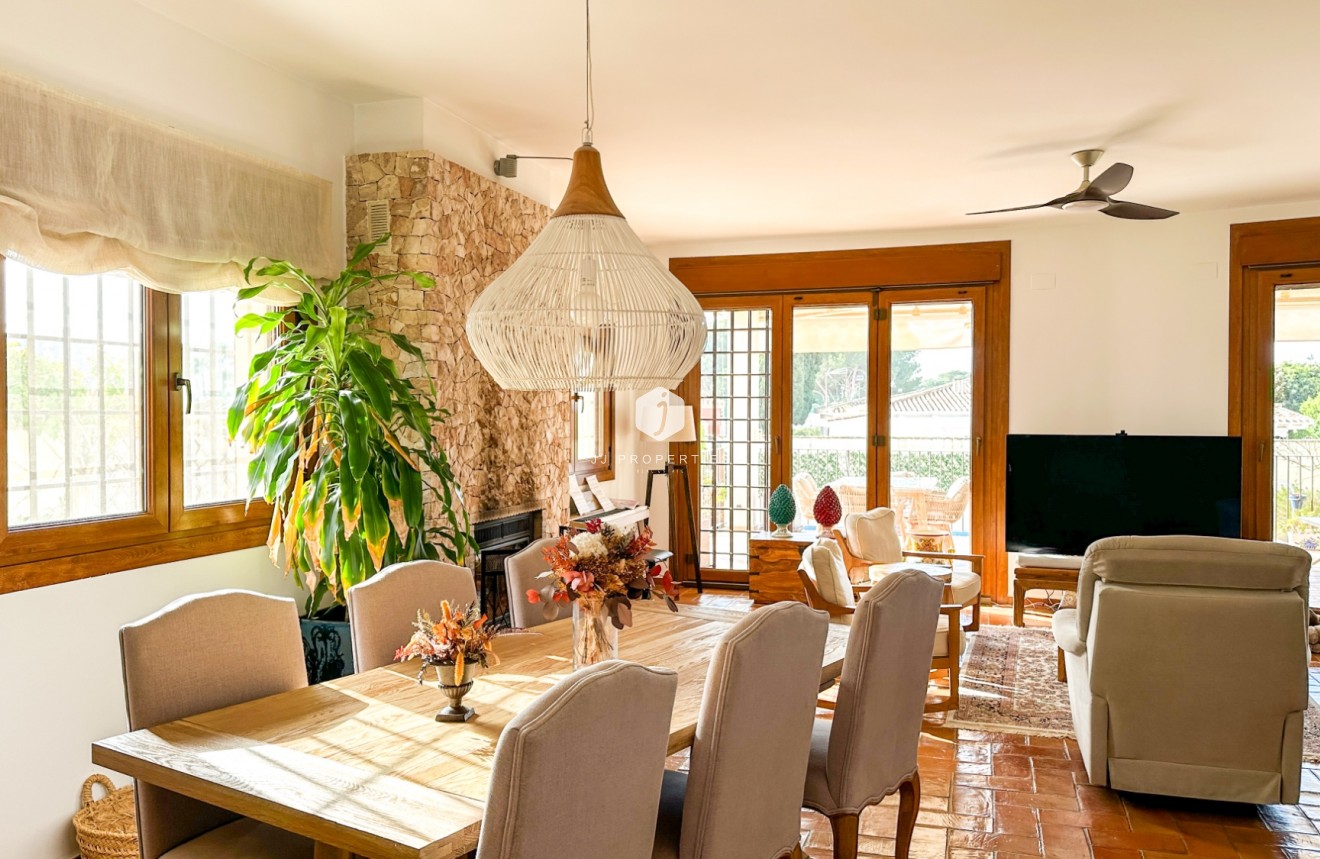 Aus zweiter Hand - Villa -
Dehesa de Campoamor - Costa Blanca