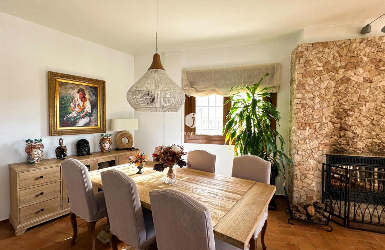 Aus zweiter Hand - Villa -
Dehesa de Campoamor - Costa Blanca