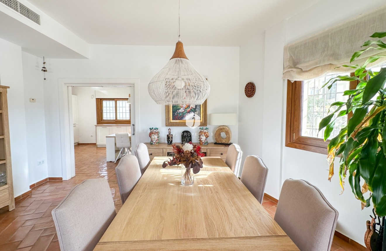 Aus zweiter Hand - Villa -
Dehesa de Campoamor - Costa Blanca