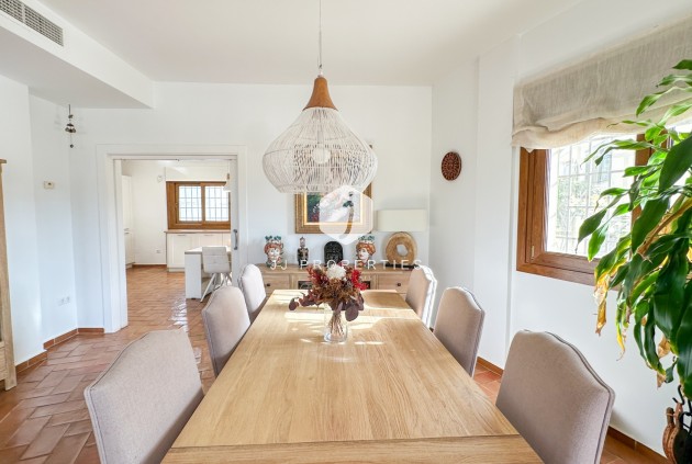 Aus zweiter Hand - Villa -
Dehesa de Campoamor - Costa Blanca