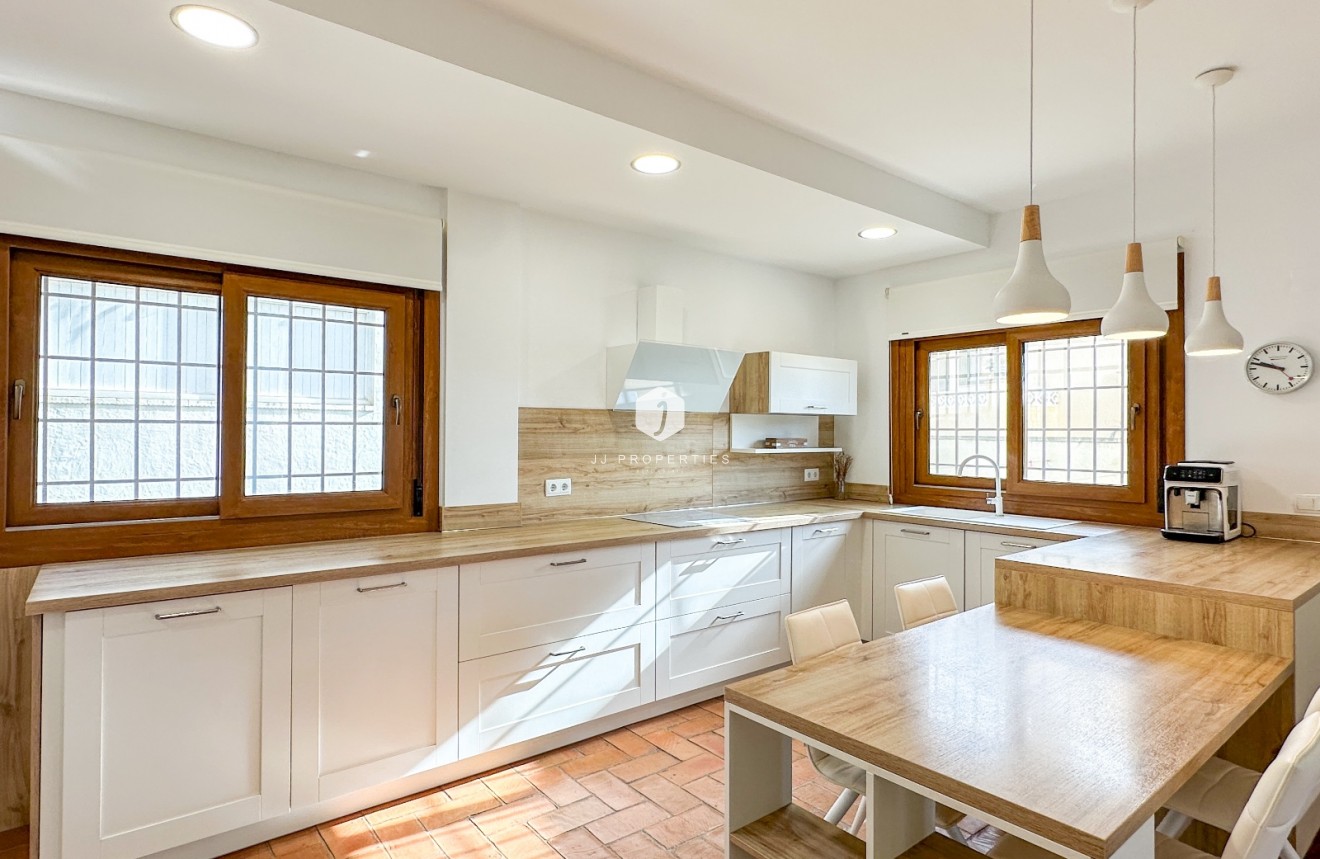 Aus zweiter Hand - Villa -
Dehesa de Campoamor - Costa Blanca