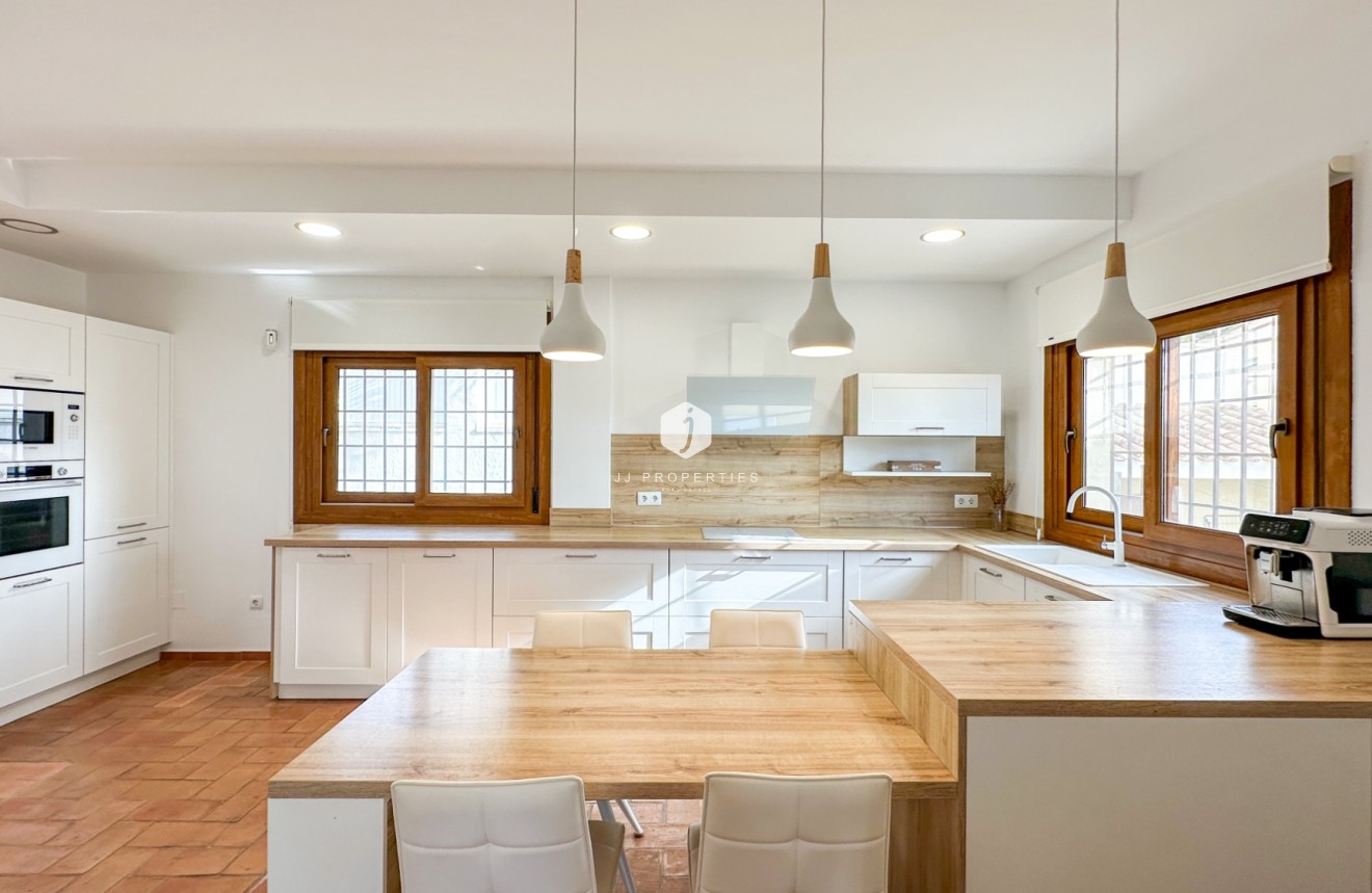 Aus zweiter Hand - Villa -
Dehesa de Campoamor - Costa Blanca