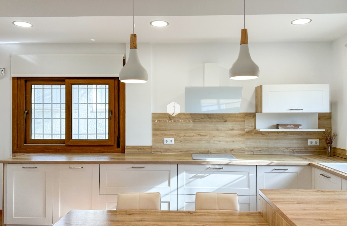 Aus zweiter Hand - Villa -
Dehesa de Campoamor - Costa Blanca