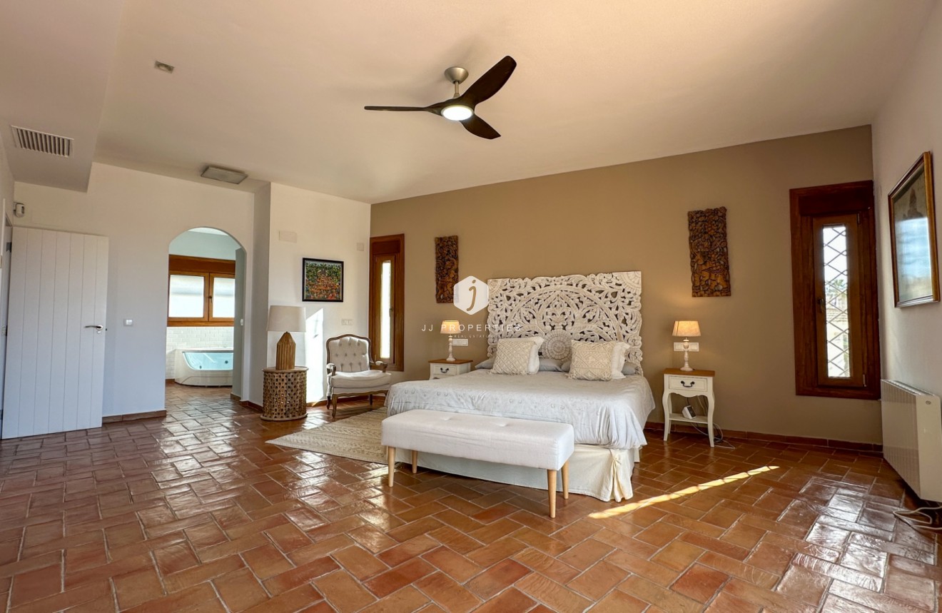 Aus zweiter Hand - Villa -
Dehesa de Campoamor - Costa Blanca