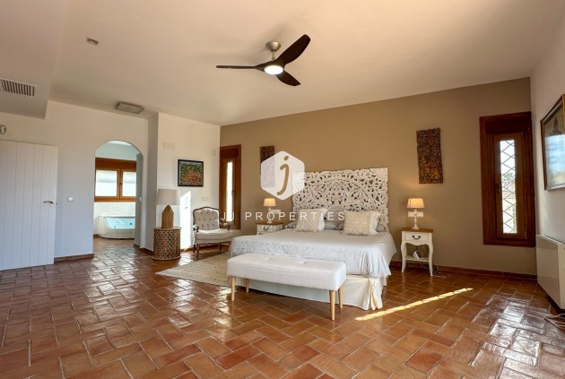 Aus zweiter Hand - Villa -
Dehesa de Campoamor - Costa Blanca