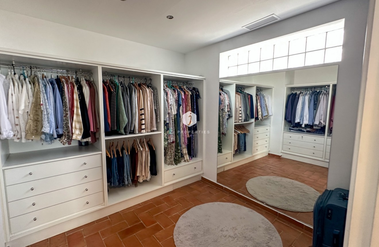 Aus zweiter Hand - Villa -
Dehesa de Campoamor - Costa Blanca