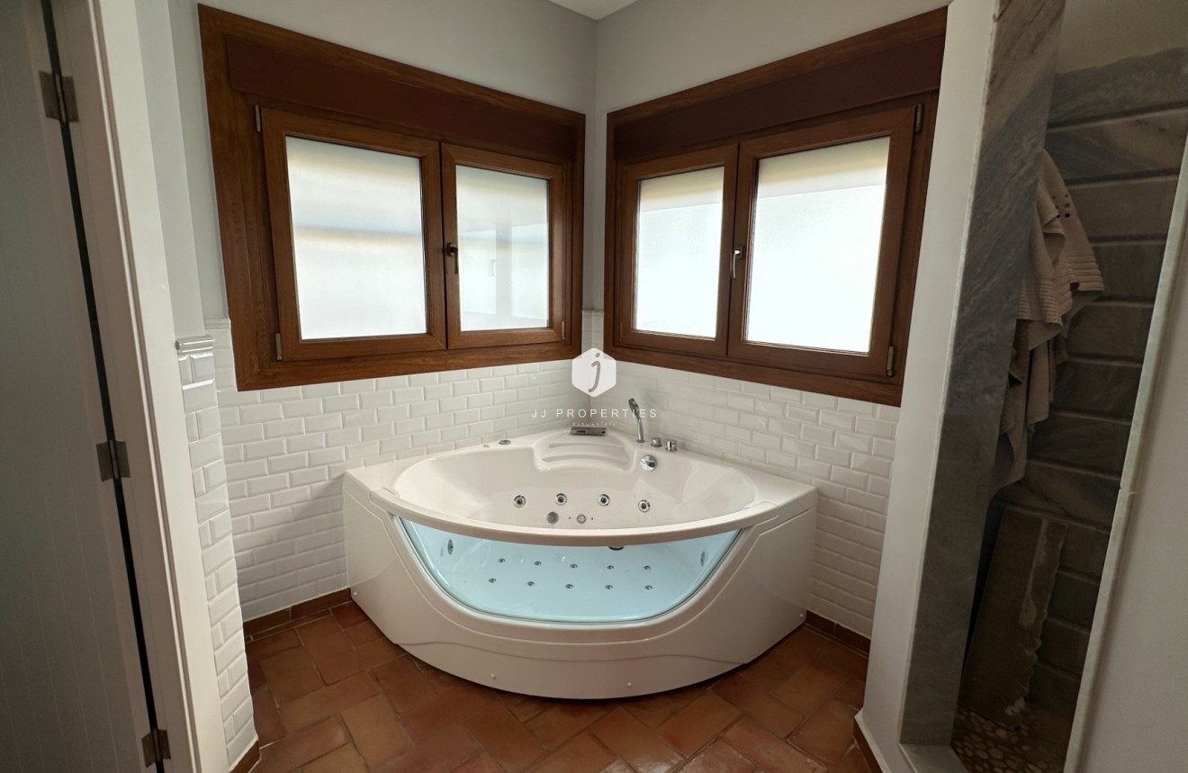 Aus zweiter Hand - Villa -
Dehesa de Campoamor - Costa Blanca