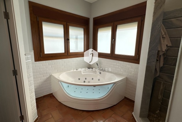 Aus zweiter Hand - Villa -
Dehesa de Campoamor - Costa Blanca