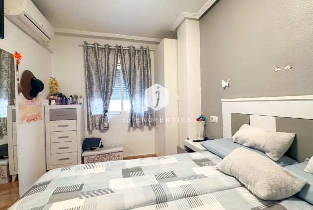 Resale - Apartment / flat -
Torrevieja - Costa Blanca