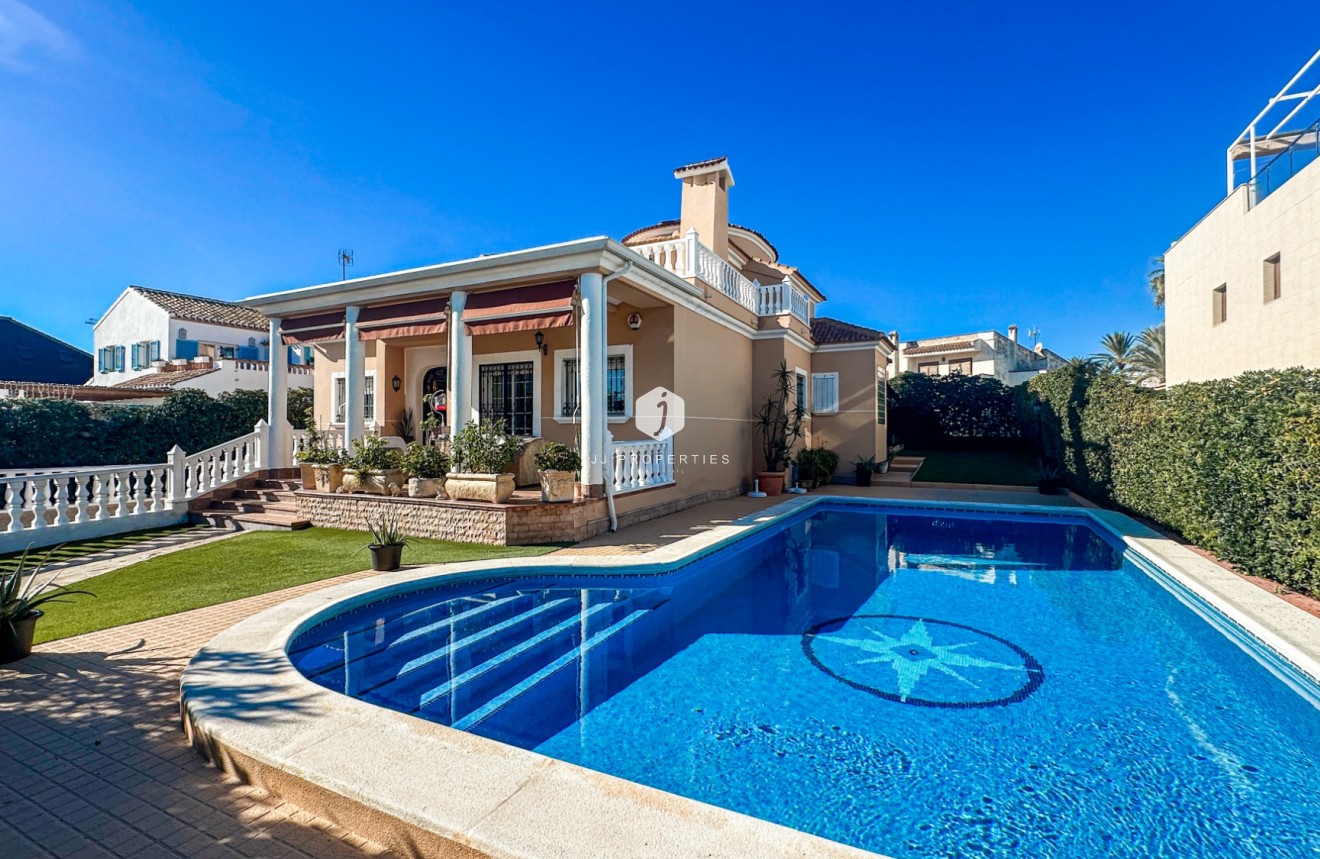 Resale - Villa -
La Mata - Costa Blanca