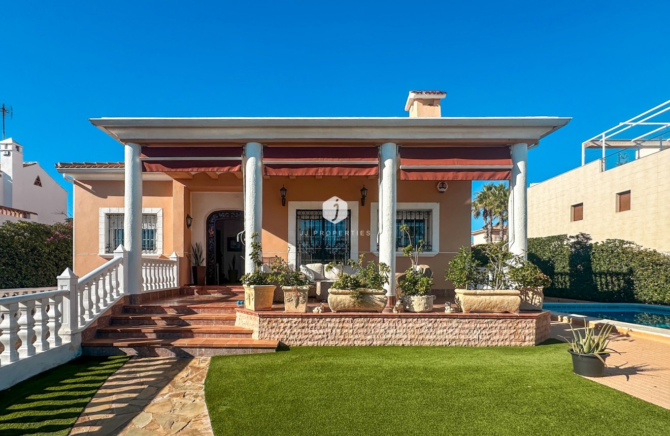 Resale - Villa -
La Mata - Costa Blanca