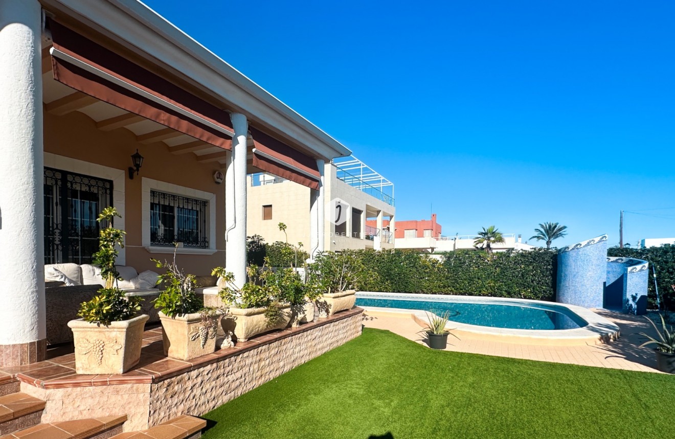 Resale - Villa -
La Mata - Costa Blanca