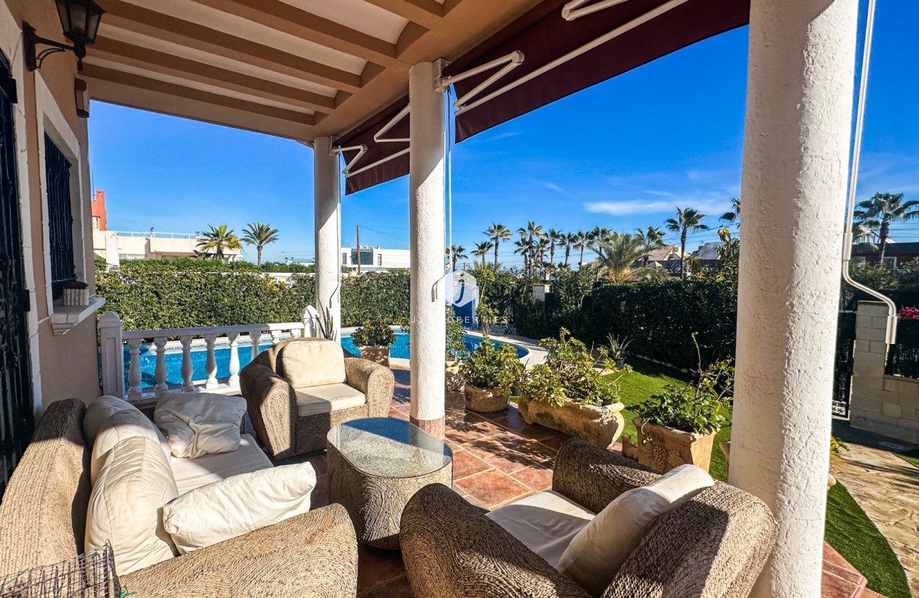 Resale - Villa -
La Mata - Costa Blanca
