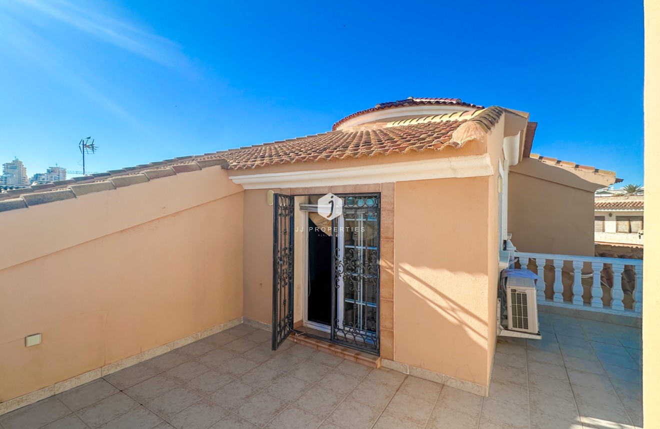 Resale - Villa -
La Mata - Costa Blanca