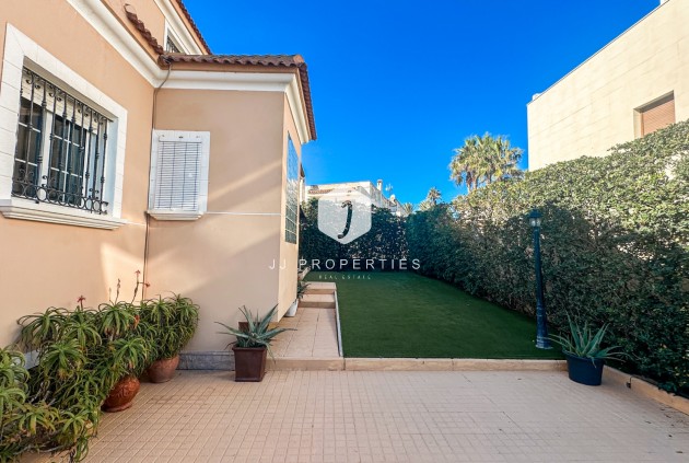 Resale - Villa -
La Mata - Costa Blanca