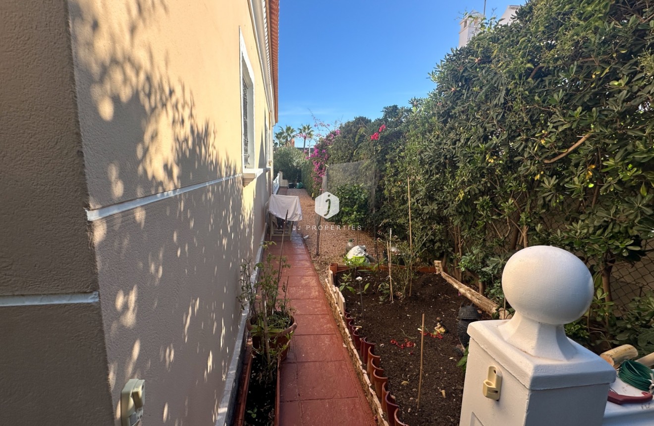 Resale - Villa -
La Mata - Costa Blanca