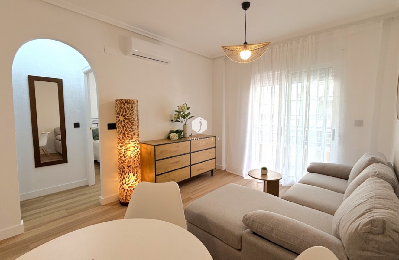 D'occasion - Appartement -
Torrevieja - Costa Blanca