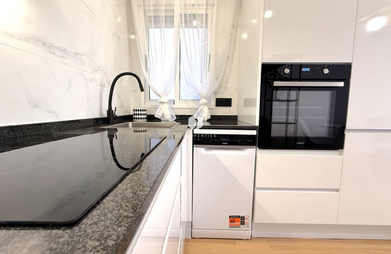 D'occasion - Appartement -
Torrevieja - Costa Blanca