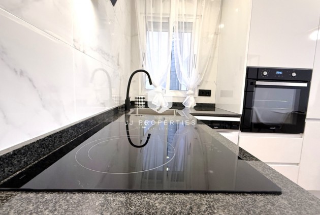 D'occasion - Appartement -
Torrevieja - Costa Blanca