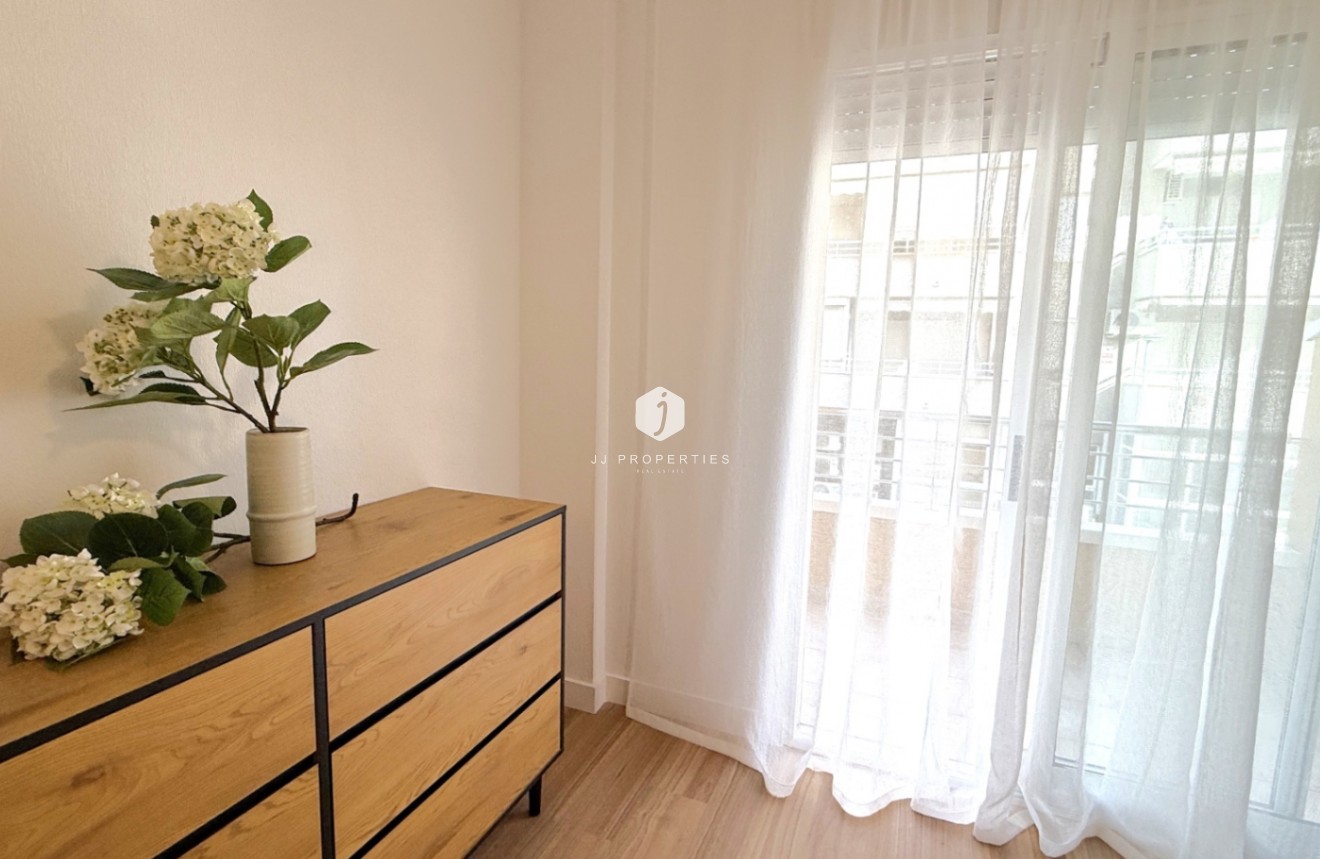 D'occasion - Appartement -
Torrevieja - Costa Blanca