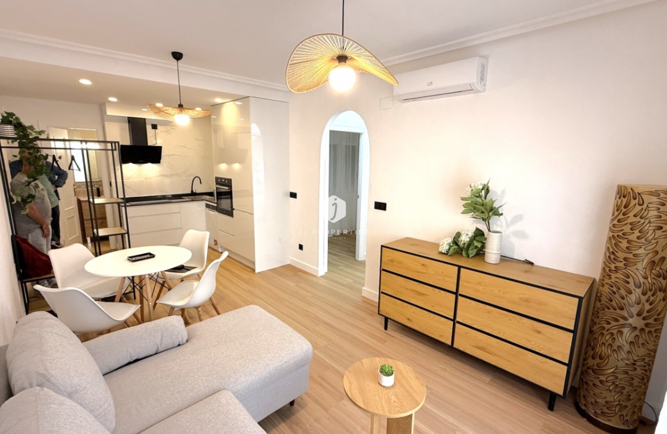 D'occasion - Appartement -
Torrevieja - Costa Blanca