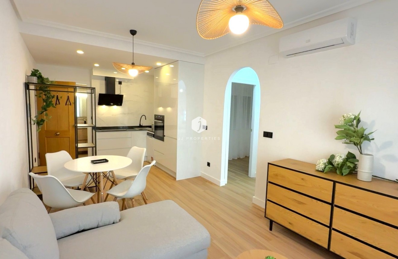 D'occasion - Appartement -
Torrevieja - Costa Blanca