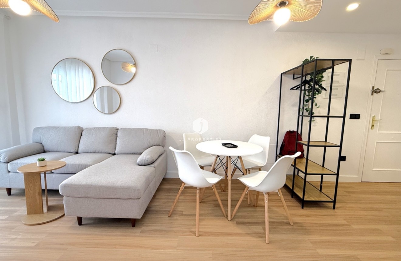 D'occasion - Appartement -
Torrevieja - Costa Blanca