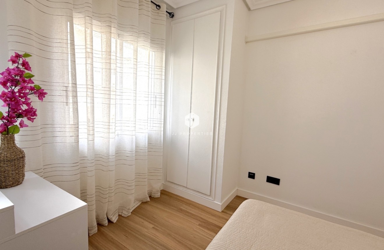 D'occasion - Appartement -
Torrevieja - Costa Blanca